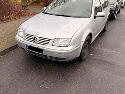 Silber Gebraucht 2001 VW Bora Kombi | 2.300 € (Etwas zu teuer)