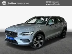 Grau Gebraucht 2023 Volvo V60 CC Plus Kombi | 49.750 € (Teuer)