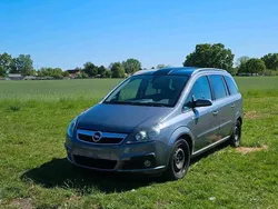 Grau Gebraucht 2005 Opel Zafira Van / Kleinbus | 2.750 € (Fairer Preis)