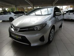Silber Gebraucht 2015 Toyota Auris Cool Limousine | 11.300 € (Fairer Preis)