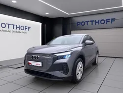 Grau Gebraucht 2022 Audi Q4 Sportback e-tron Basis SUV | 28.750 € (Fairer Preis)