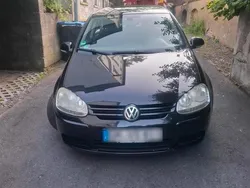 Schwarz Gebraucht 2005 VW Golf IV Kombi | 2.000 € (Fairer Preis)