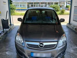Grau Gebraucht 2010 Opel Zafira Van / Kleinbus | 4.889 € (Teuer)