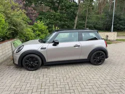 Grau Gebraucht 2021 Mini Cooper S Classic Kleinwagen | 23.399 € (Guter Preis)