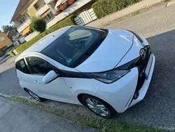 Weiß Gebraucht 2016 Toyota Aygo X-play Kleinwagen | 8.500 € (Fairer Preis)