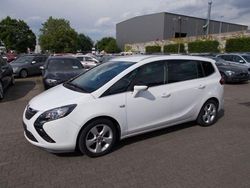 Weiß Gebraucht 2015 Opel Zafira Tourer Van / Kleinbus | 11.400 € (Teuer)