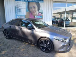 Mountaingrau Gebraucht 2024 Mercedes A200 Advanced Limousine | 29.946 € (Fairer Preis)