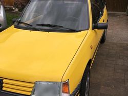Gelb Gebraucht 1995 Peugeot 205 Roland Garros Cabrio | 5.499 €
