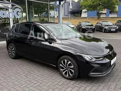 Schwarz Gebraucht 2022 VW Golf VIII Active Limousine | 18.790 € (Guter Preis)