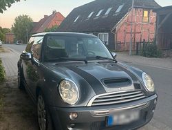 Grau Gebraucht 2004 Mini Cooper S Kleinwagen | 2.600 € (Teuer)