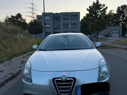 Grau Gebraucht 2010 Alfa Romeo Giulietta Kleinwagen | 4.000 € (Fairer Preis)