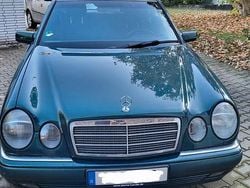 Grün Gebraucht 1996 Mercedes E280 Elegance Limousine | 2.500 € (Guter Preis)