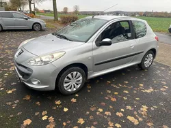 Silber Gebraucht 2009 Peugeot 206+ Kleinwagen | 1.500 €