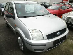 Silber (metallic) Gebraucht 2004 Ford Fusion Limousine | 2.750 € (Teuer)