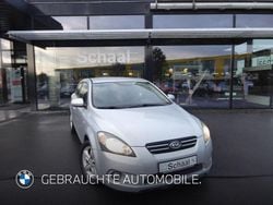 Silber Gebraucht 2010 Kia Ceed Attract Limousine | 1.890 € (Guter Preis)