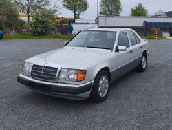 Silber Gebraucht 1993 Mercedes E280 Limousine | 10.349 €