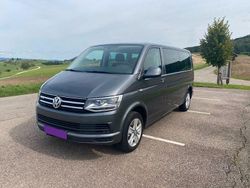 Grau Gebraucht 2015 VW Caravelle Van / Kleinbus | 18.000 €