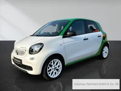 Weiß Gebraucht 2017 Smart ForFour Electric Drive Limousine | 8.850 € (Fairer Preis)