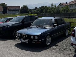 Blau Gebraucht 1984 BMW 520 Limousine | 15.000 €
