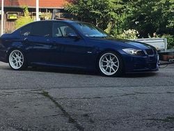 Blau Gebraucht 2006 BMW 330 Limousine | 23.500 €