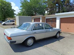 Silber Gebraucht 1981 Mercedes E230 Limousine | 5.990 €