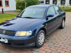 Blau Gebraucht 1998 VW Passat Limousine | 1.795 € (Etwas zu teuer)