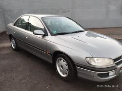 Grau Gebraucht 1995 Opel Omega Limousine | 1.750 €