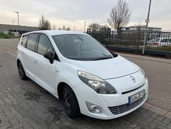 Weiß Gebraucht 2012 Renault Grand Scénic III Bose Edition Van / Kleinbus | 5.500 € (Etwas zu teuer)