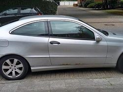 Grau Gebraucht 2000 Mercedes 200 Classic Kleinwagen | 1.500 €