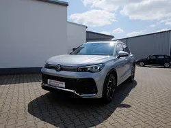 Oyster silver metallic (metallic) Gebraucht 2024 VW Tiguan R-line SUV | 47.999 € (Superpreis)