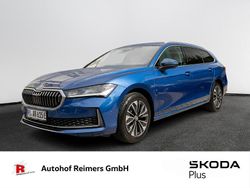 Atlantikblau metallic Gebraucht 2024 Skoda Superb Selection Kombi | 41.990 €