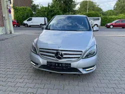 Polarsilber metalliclack Gebraucht 2014 Mercedes B180 Van / Kleinbus | 14.499 € (Fairer Preis)