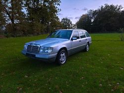 Silber Gebraucht 1992 Mercedes 300 Kombi | 4.500 €