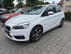Weiß Gebraucht 2016 BMW 220 Active Tourer Sport Line Van / Kleinbus | 7.999 € (Fairer Preis)