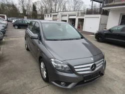 Grau Gebraucht 2012 Mercedes B180 Van / Kleinbus | 10.800 € (Fairer Preis)