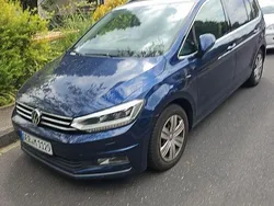 Blau Gebraucht 2017 VW Touran Highline Van / Kleinbus | 11.999 € (Fairer Preis)