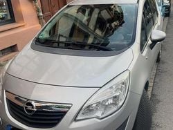 Silber Gebraucht 2011 Opel Meriva Van / Kleinbus | 3.500 €