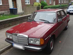 Rot Gebraucht 1978 Mercedes 220 Limousine | 12.500 €