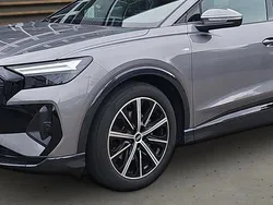 Taifungrau metallic Gebraucht 2022 Audi Q4 Sportback e-tron Ambiente SUV | 31.980 € (Teuer)