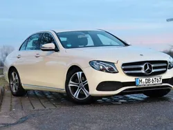 Gelb Gebraucht 2019 Mercedes E200 Limousine | 18.890 € (Superpreis)