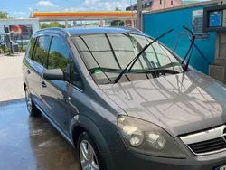 Grau Gebraucht 2006 Opel Zafira Van / Kleinbus | 2.000 € (Fairer Preis)