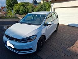 Weiß Gebraucht 2016 VW Touran Trendline Van / Kleinbus | 9.999 € (Superpreis)