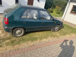 Grün Gebraucht 1999 Skoda Felicia Limousine | 649 €