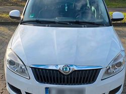 Weiß Gebraucht 2011 Skoda Fabia Kleinwagen | 5.170 €