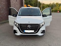 Weiß Gebraucht 2024 Mercedes V300 Avantgarde Van / Kleinbus | 76.000 € (Etwas zu teuer)