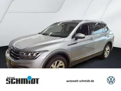 Pyritsilber metallic Gebraucht 2024 VW Tiguan Allspace Life SUV | 33.498 € (Superpreis)