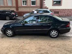 Gebraucht 2002 Mercedes 220 | 2.000 €