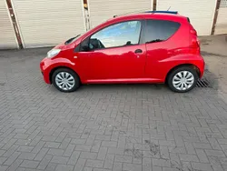 Rot Gebraucht 2010 Peugeot 107 Kleinwagen | 1.900 € (Fairer Preis)
