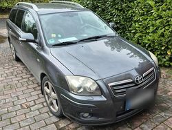 Grau Gebraucht 2007 Toyota Avensis Kombi | 2.650 € (Etwas zu teuer)