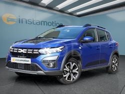 Blau Gebraucht 2023 Dacia Sandero Stepway Kleinwagen | 17.099 € (Teuer)